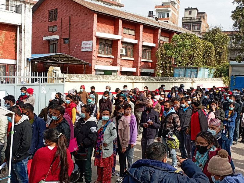 कार्ड हराएपछि फेरि खोपको लाइनमा (भिडियोसहित)